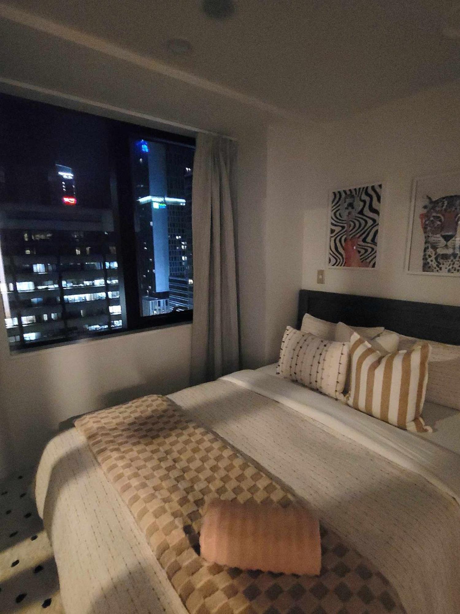 Sky Tower Just Next Door Appartement Auckland Buitenkant foto